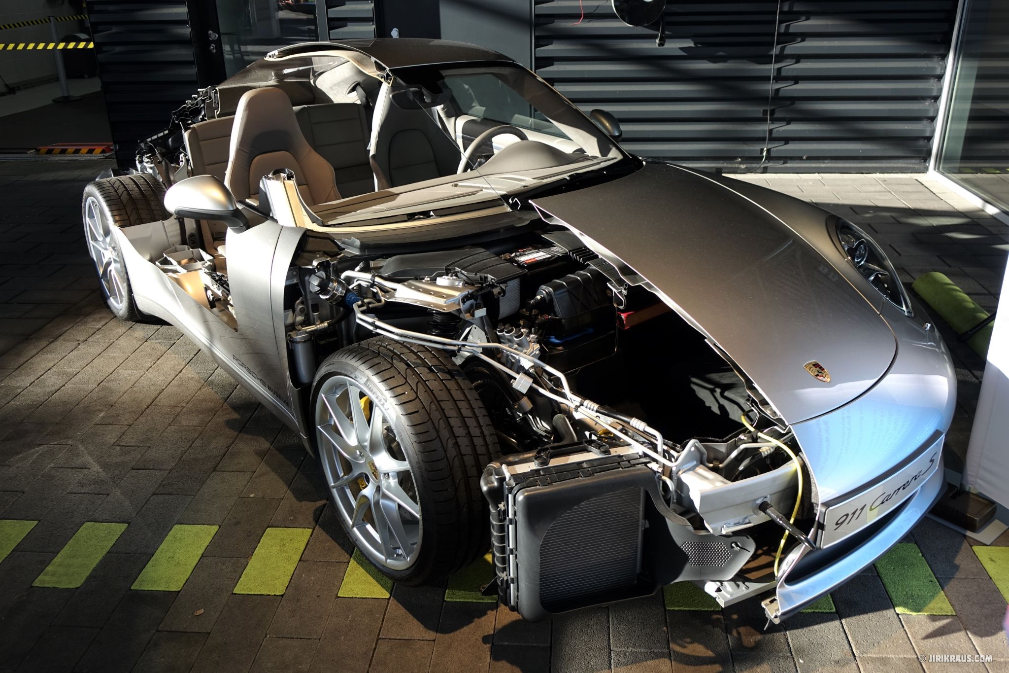 Porsche 911 aufgeschnitten